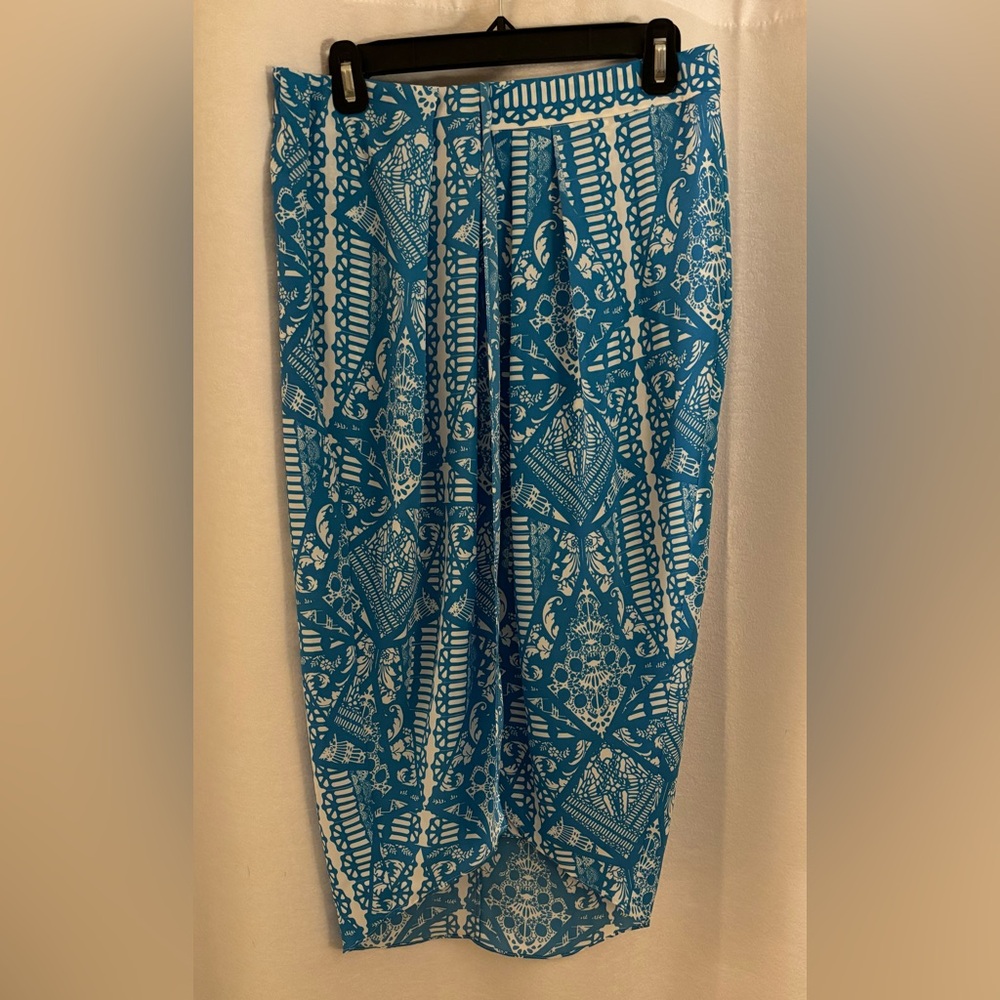 Beautiful teal-blue & white print skirt. NWT excellent condition size large